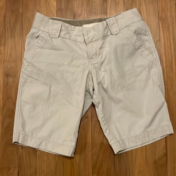 Old Navy khaki shorts sz 0 - Picture 1 of 2